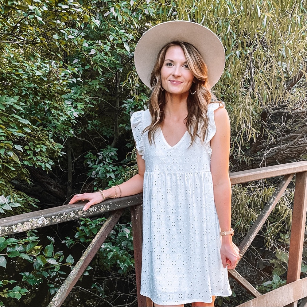 Women’s White Eyelet Mini Dress with Ruffle Sleeves